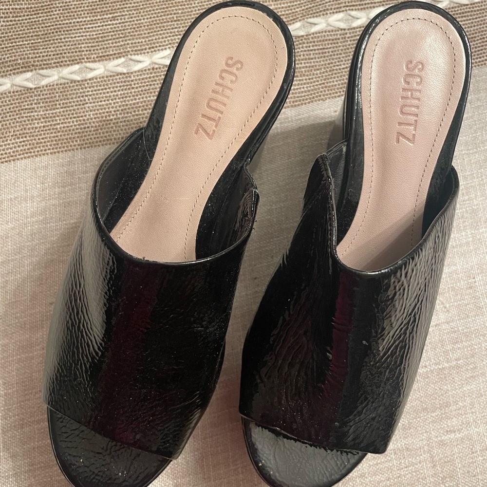 SCHUTZ Black Patent Open-Toe Slide Mules
